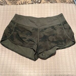 Lululemon run shorts size 6